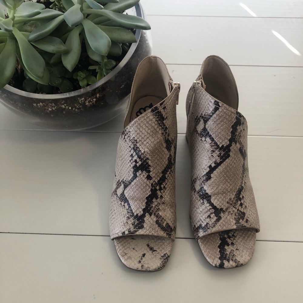 Fergalicious by Fergie size 7 1/2 shoe